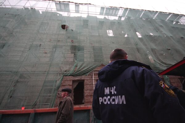 Стена кирпичного здания XVI века обрушилась в Москве на Петровке Стена кирпичного здания XVI века обрушилась в Москве на Петровке