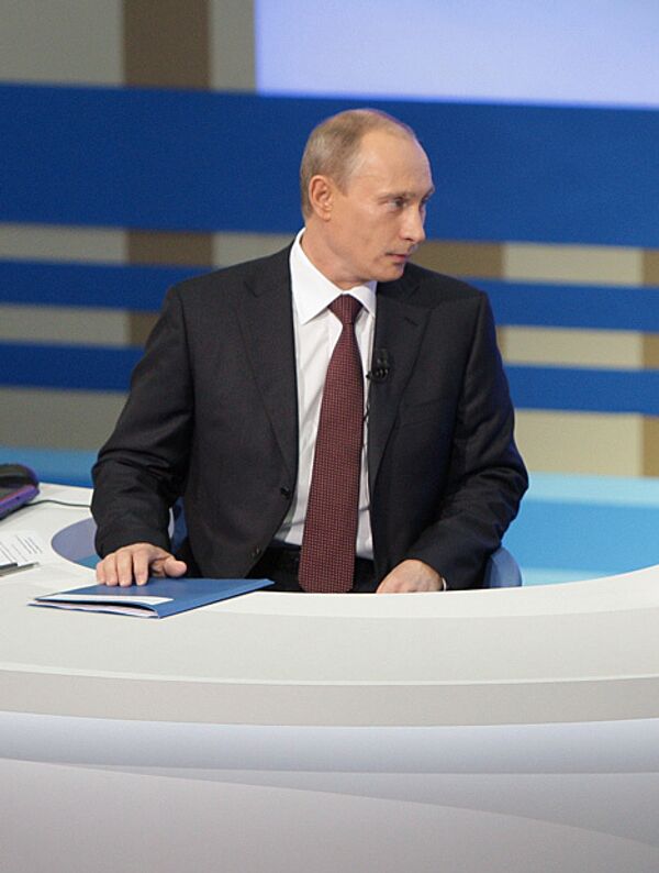 Премьер-министр РФ Владимир Путин отвечает на вопросы россиян в прямом эфире Премьер-министр РФ Владимир Путин отвечает на вопросы россиян в прямом эфире
