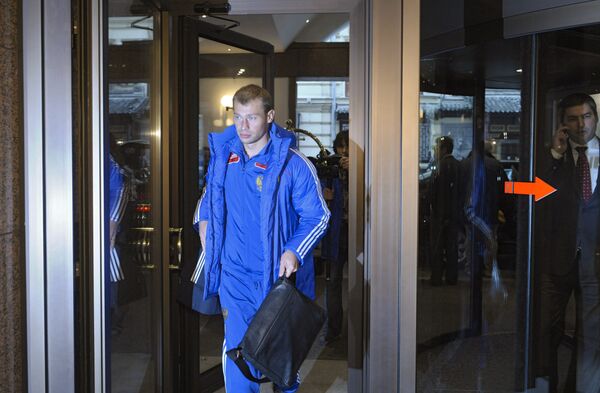 Футболист сборной России Алексей Березуцкий Футболист сборной России Алексей Березуцкий
