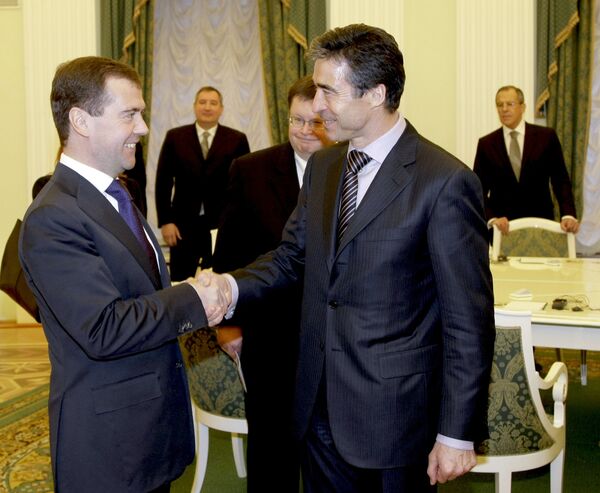 Президент РФ Д.Медведев и генсек НАТО А.Расмуссен Президент РФ Д.Медведев и генсек НАТО А.Расмуссен