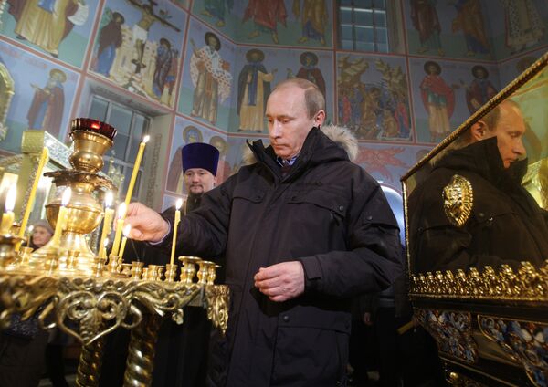 Премьер-министр РФ В.Путин посетил Покровско-Татианинский собор Премьер-министр РФ В.Путин посетил Покровско-Татианинский собор