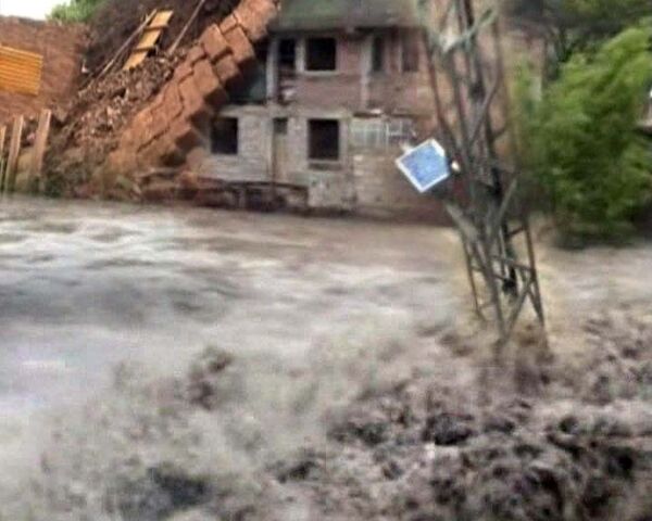 Стихийное бедствие в Перу. Мощные оползни рушат дома Стихийное бедствие в Перу. Мощные оползни рушат дома