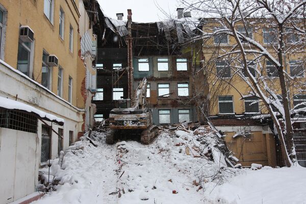 Незаконный снос здания в историческом центре Москвы Незаконный снос здания в историческом центре Москвы