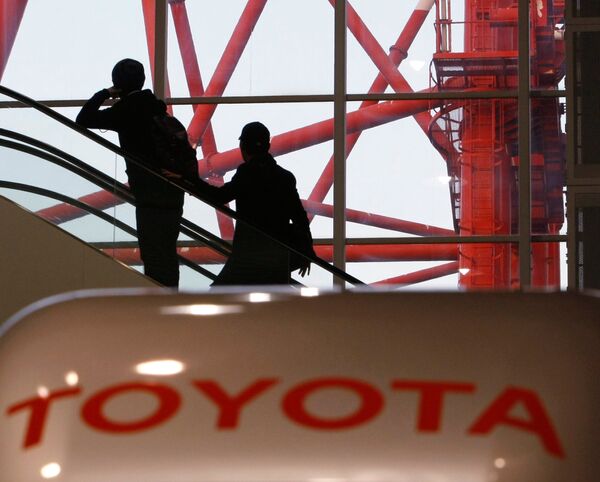 Президент Toyota извинился перед акционерами за отзывы автомобил Президент Toyota извинился перед акционерами за отзывы автомобил
