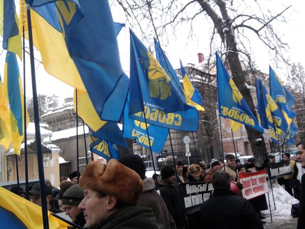 Активисты украинского националистического объединения Свобода. Архив Активисты украинского националистического объединения Свобода. Архив