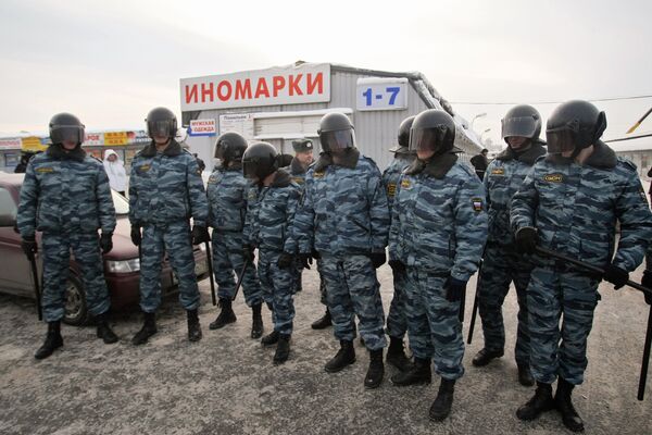 Выселение с Хасанского рынка в Санкт-Петербурге торговцев. Архив Выселение с Хасанского рынка в Санкт-Петербурге торговцев. Архив