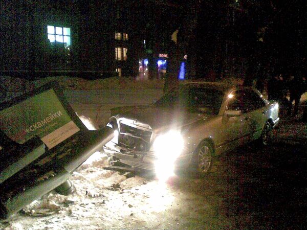 Машина с водителем в милицейской форме сбила женщину в Москве Машина с водителем в милицейской форме сбила женщину в Москве