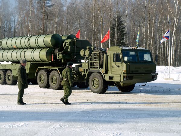 Зенитно-ракетный комплекс (ЗРК) С-400 Триумф, которыми планируется оснастить подразделения воздушно-космической обороны Зенитно-ракетный комплекс (ЗРК) С-400 Триумф, которыми планируется оснастить подразделения воздушно-космической обороны