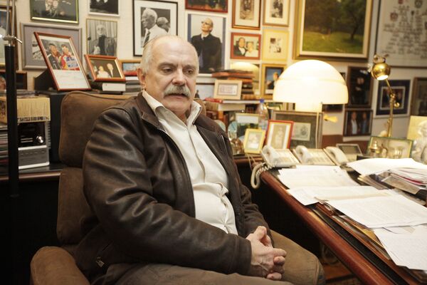 Никита Михалков в рабочем кабинете Никита Михалков в рабочем кабинете