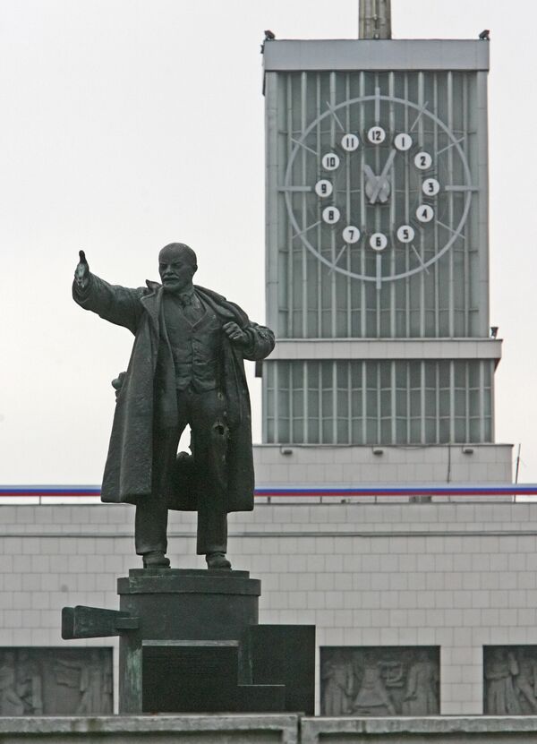В Санкт-Петербурге взорвали памятник Ленину у Финляндского вокзала В Санкт-Петербурге взорвали памятник Ленину у Финляндского вокзала