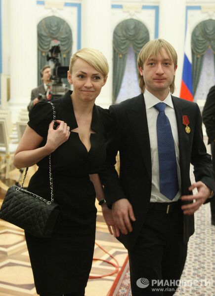 Дмитрий Медведев вручил награды российским олимпийцам Дмитрий Медведев вручил награды российским олимпийцам