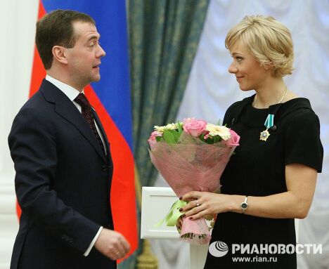 Дмитрий Медведев вручил награды российским олимпийцам Дмитрий Медведев вручил награды российским олимпийцам