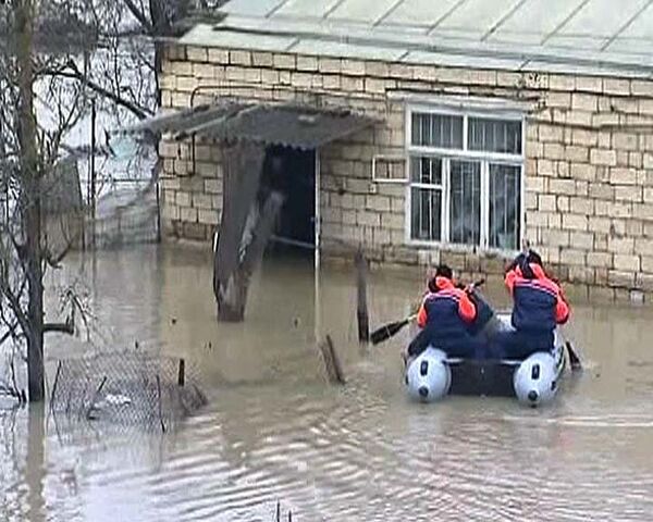 Поселок в Дагестане чуть не смыло при аварийном сбросе из водохранилища Поселок в Дагестане чуть не смыло при аварийном сбросе из водохранилища