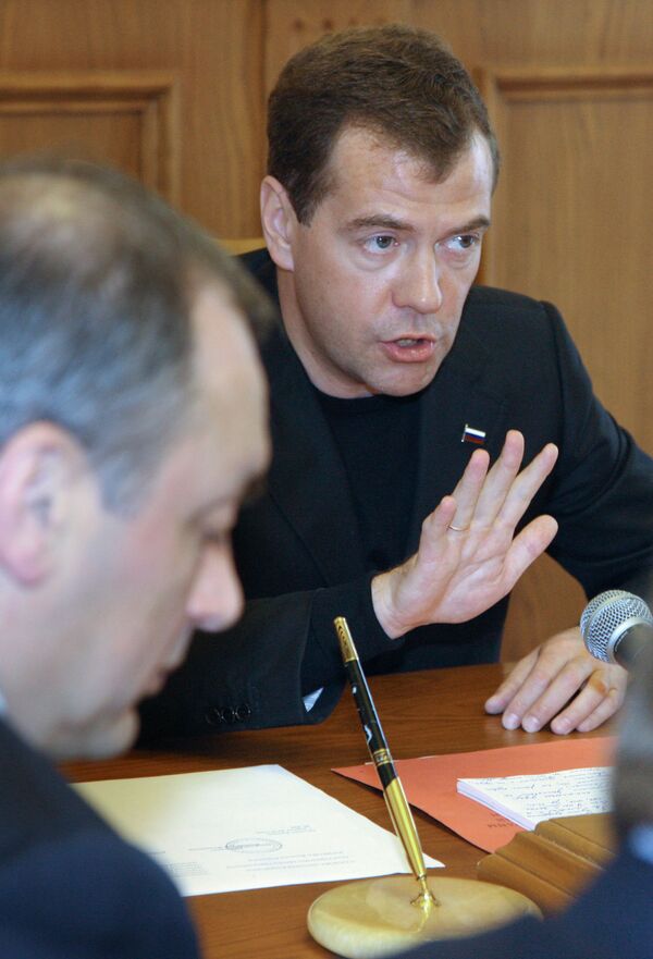 Дмитрий Медведев провел совещание в Махачкале Дмитрий Медведев провел совещание в Махачкале