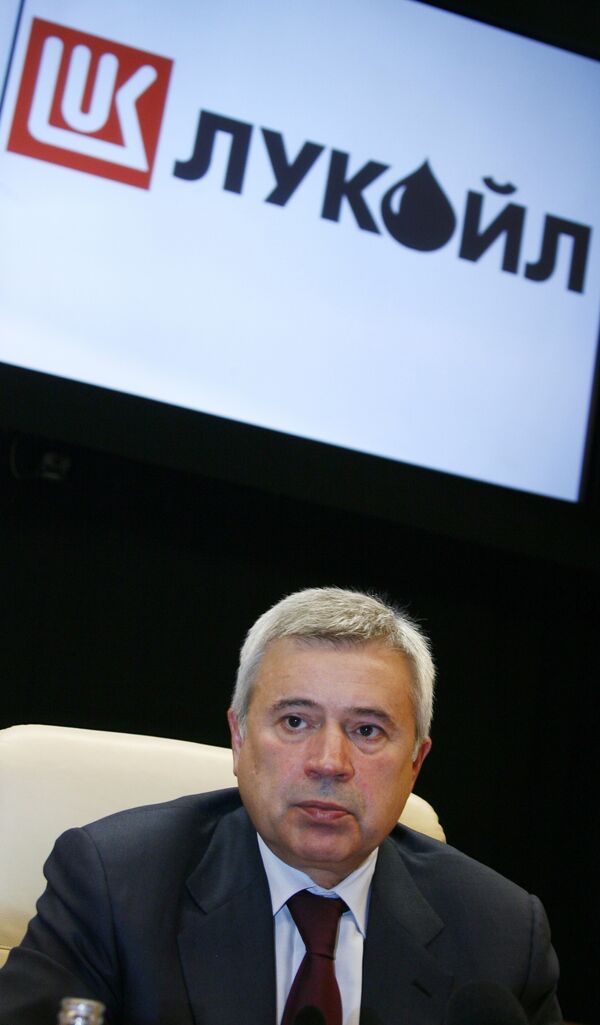 ЛУКОЙЛ выкупил у UniCredit 17,5 млн своих акций за $980 млн ЛУКОЙЛ выкупил у UniCredit 17,5 млн своих акций за $980 млн