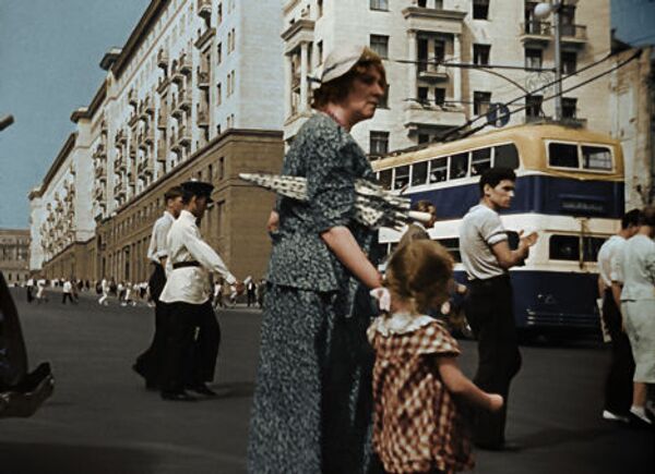 Цветная версия легендарной советской комедии 1939 года Подкидыш Цветная версия легендарной советской комедии 1939 года Подкидыш