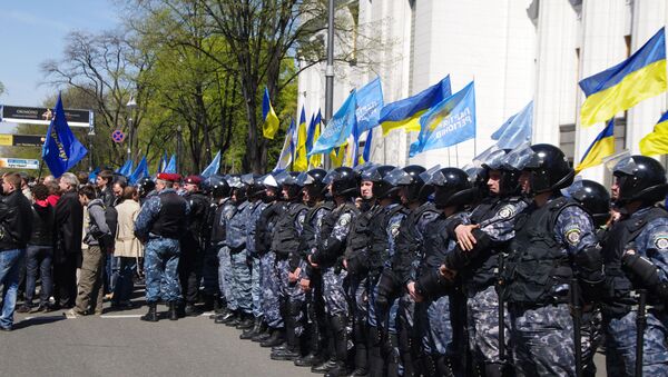 Митинг сторонников и противников соглашения по Черноморскому флоту у здания Верховной Рады Украины Митинг сторонников и противников соглашения по Черноморскому флоту у здания Верховной Рады Украины