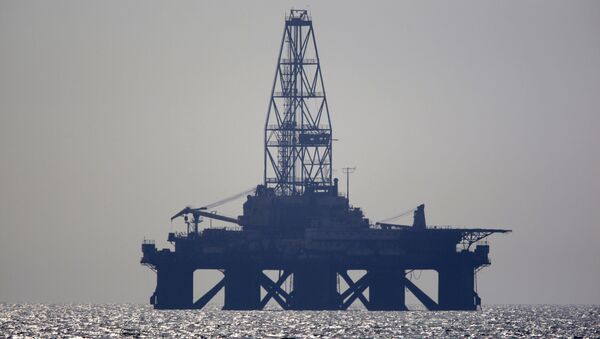 Нефтяные платформы в Каспийском море. Архив Нефтяные платформы в Каспийском море. Архив