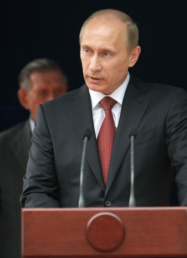 Премьер-министр РФ Владимир Путин заложил камень в основание памятника на Поклонной горе Премьер-министр РФ Владимир Путин заложил камень в основание памятника на Поклонной горе
