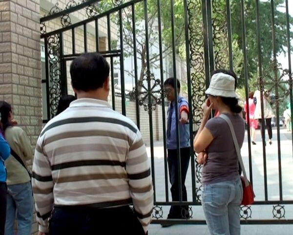 Китайские школы обнесли высокими заборами и превратили в крепости Китайские школы обнесли высокими заборами и превратили в крепости