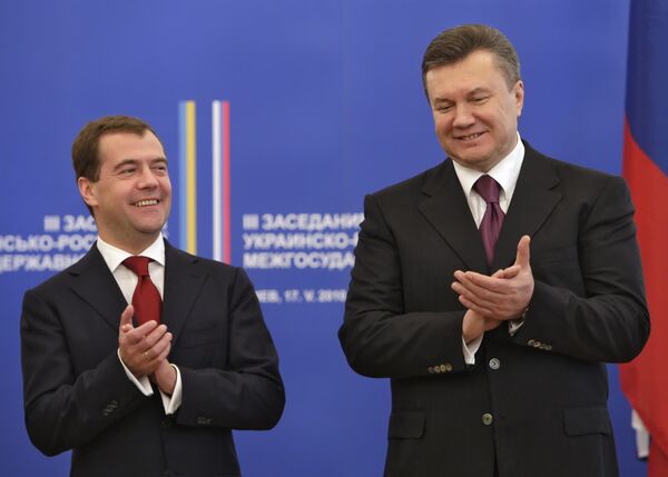 Президенты России и Украины Дмитрий Медведев и Виктор Янукович. Архив Президенты России и Украины Дмитрий Медведев и Виктор Янукович. Архив