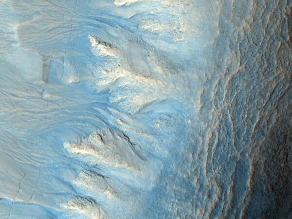 Снимок поверхности Марса, полученный камерой HiRISE Снимок поверхности Марса, полученный камерой HiRISE