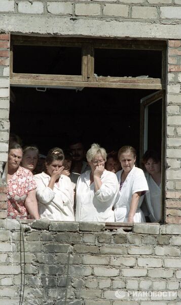 Медицинские сотрудники и пациенты Будённовской городской больницы, захваченные в качестве заложников Медицинские сотрудники и пациенты Будённовской городской больницы, захваченные в качестве заложников