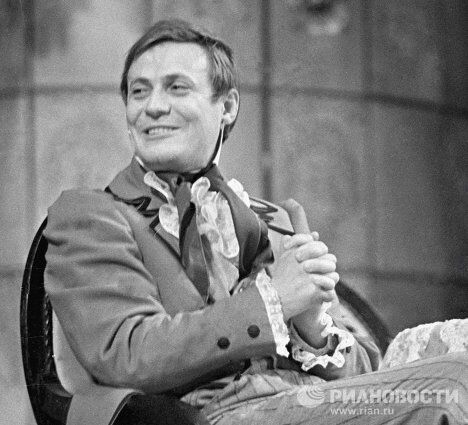 Соломин в спектакле Ревизор Соломин в спектакле Ревизор