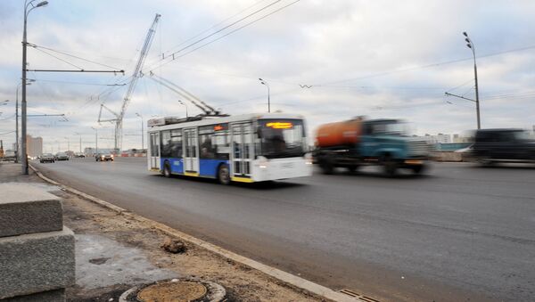 Движение по Крестовскому путепроводу в Москве Движение по Крестовскому путепроводу в Москве