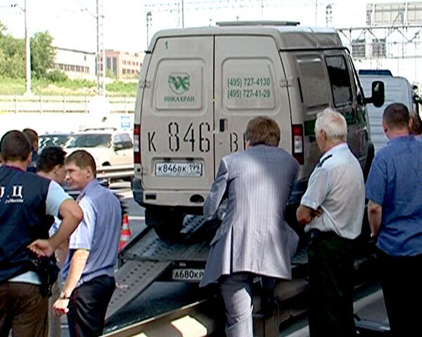 Неизвестные расстреляли трех инкассаторов в Москве Неизвестные расстреляли трех инкассаторов в Москве