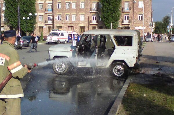 Взрыв у концертного зала в Грозном Взрыв у концертного зала в Грозном