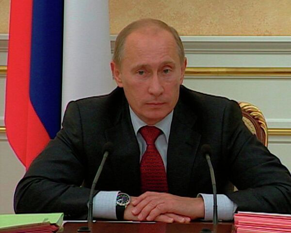 Путин: Мы не будем зарывать деньги в землю, как раньше Путин: Мы не будем зарывать деньги в землю, как раньше