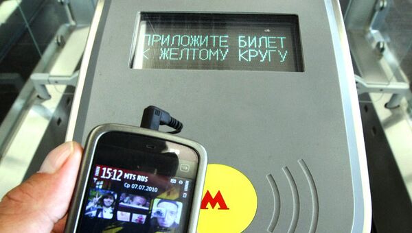 Мобильный телефон в метро можно будет использовать вместо проездного Мобильный телефон в метро можно будет использовать вместо проездного