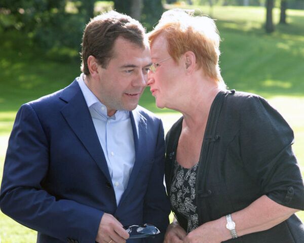 Халонен пообещала Медведеву приключение на катере Халонен пообещала Медведеву приключение на катере