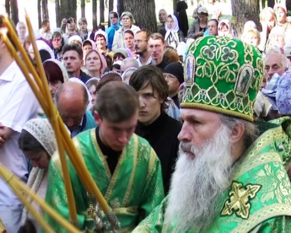 Верующие прошли 12-километровый крестный ход в память о царской семье Верующие прошли 12-километровый крестный ход в память о царской семье