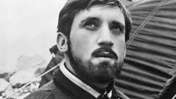 Владимир Высоцкий в роли радиста в фильме Вертикаль режиссера Станислава Говорухина Владимир Высоцкий в роли радиста в фильме Вертикаль режиссера Станислава Говорухина