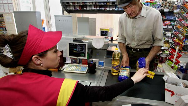 Покупатель в продуктовом магазине Покупатель в продуктовом магазине