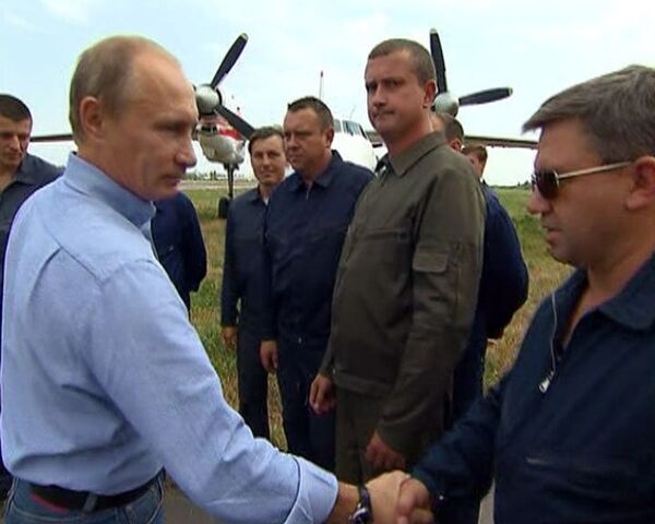 Путин поблагодарил летчиков за тушение пожаров Путин поблагодарил летчиков за тушение пожаров