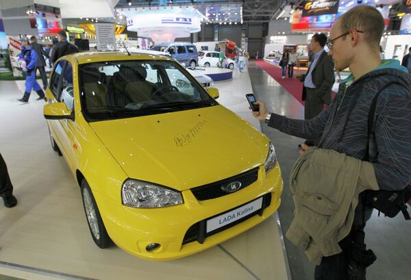 Автомобиль Lada Kalina Sport, на котором В.Путин проехал по трассе Амур, представлен на стенде АвтоВАЗа на Московском автосалоне Автомобиль Lada Kalina Sport, на котором В.Путин проехал по трассе Амур, представлен на стенде АвтоВАЗа на Московском автосалоне