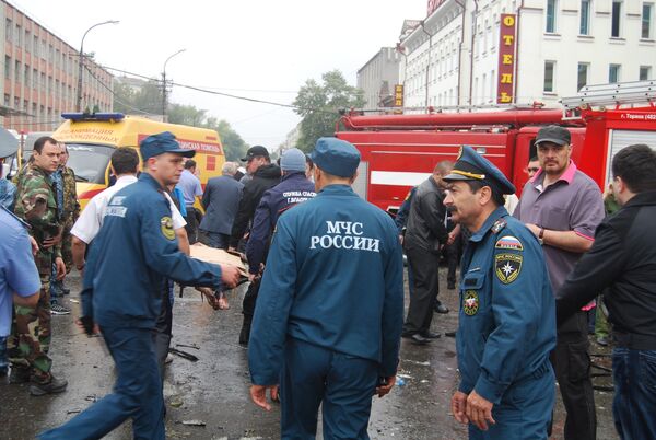 Взрыв возле центрального рынка во Владикавказе Взрыв возле центрального рынка во Владикавказе