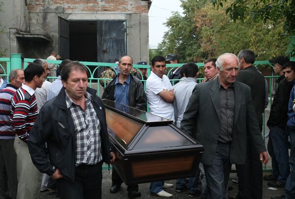 Родственники пострадавших от взрыва во Владикавказе Родственники пострадавших от взрыва во Владикавказе
