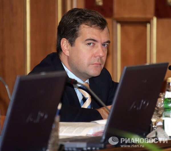 Д.Медведев на заседании правительства РФ Д.Медведев на заседании правительства РФ