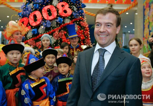 Дмитрий Медведев посетил новогоднюю елку в Кремле Дмитрий Медведев посетил новогоднюю елку в Кремле
