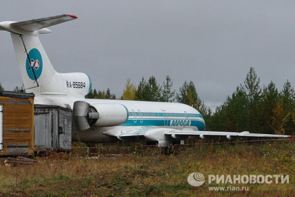 Аварийный самолет Ту-154после экстренной посадки на аэродроме в Коми Аварийный самолет Ту-154после экстренной посадки на аэродроме в Коми