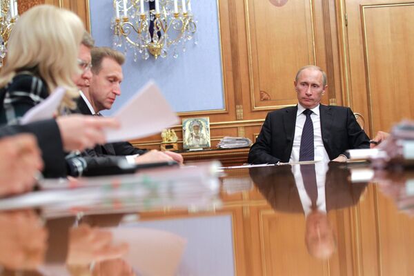 Премьер-министр РФ В. Путин провел совещание по вопросу о медстраховании в РФ Премьер-министр РФ В. Путин провел совещание по вопросу о медстраховании в РФ