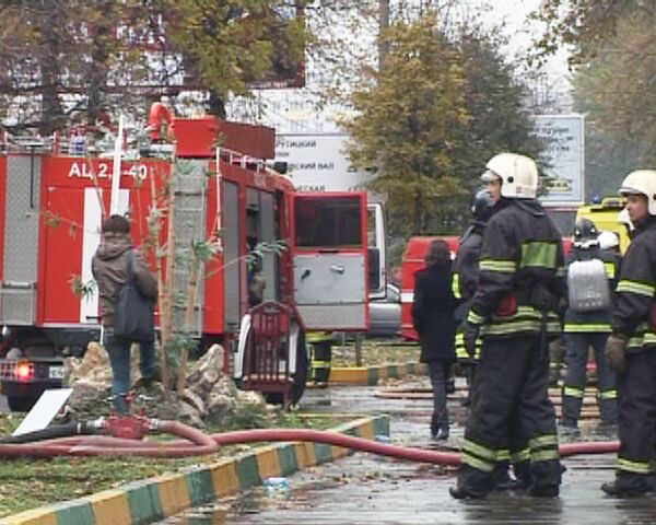 Возгорание в московской многоэтажке тушили 39 пожарных расчетов Возгорание в московской многоэтажке тушили 39 пожарных расчетов