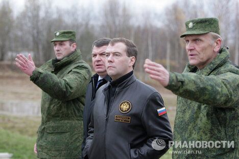 Президент РФ Д.Медведев посетил Центр переподготовки и повышения квалификации стрелков под Солнечногорском Президент РФ Д.Медведев посетил Центр переподготовки и повышения квалификации стрелков под Солнечногорском