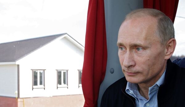 Премьер-министр РФ Владимир Путин посетил поселок Верхняя Верея. Архив Премьер-министр РФ Владимир Путин посетил поселок Верхняя Верея. Архив