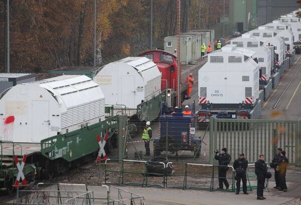 Поезд из Франции с ядерными отходами в понедельник прибыл в Данненберг Поезд из Франции с ядерными отходами в понедельник прибыл в Данненберг