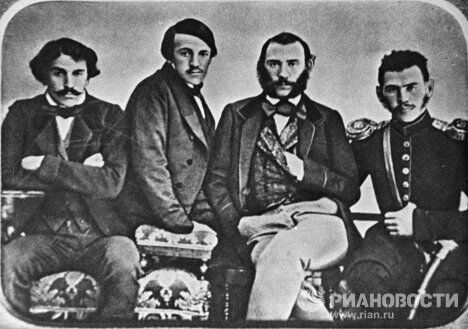 Лев Николаевич Толстой с братьями Лев Николаевич Толстой с братьями
